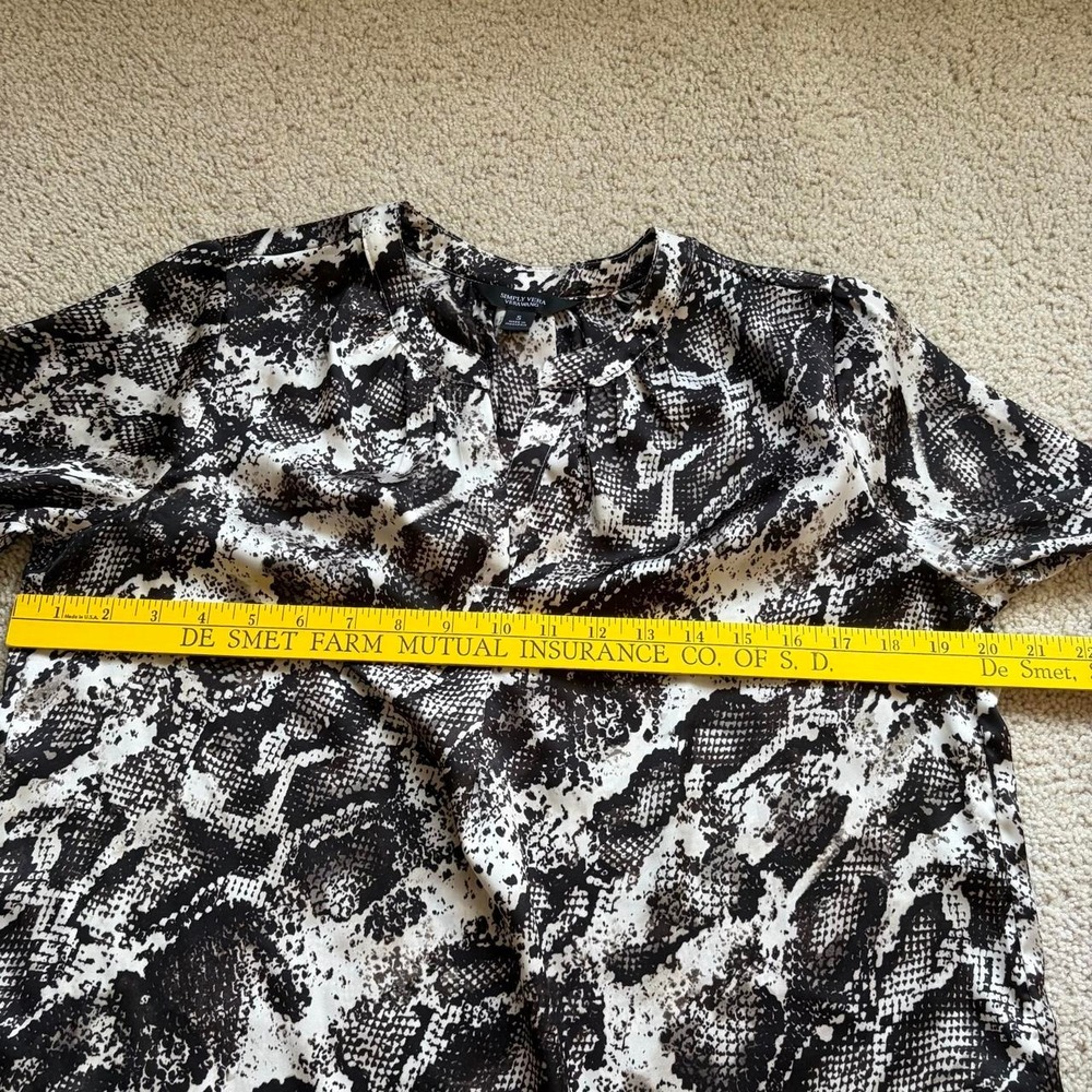 Simply Vera Wang Long Sleeve Silk Blouse Size Small Snake Print Black White - Picture 8 of 8